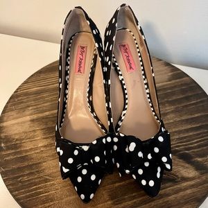 Betsey Johnson pointed toe polka dot bow heels